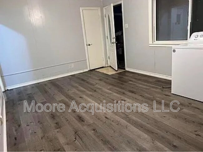 Building Photo - 2524 N Loy Lake Rd