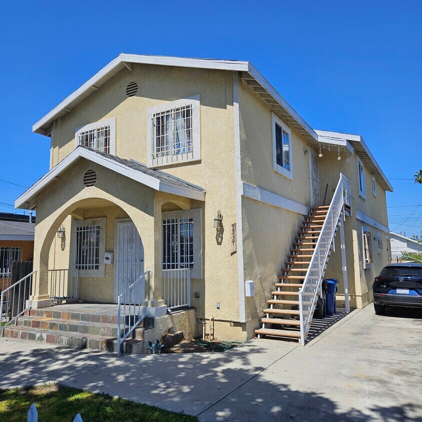 Foto principal - 1539 W 58th St