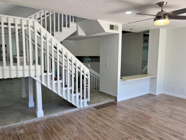 Building Photo - 9904 Royal Palm Blvd