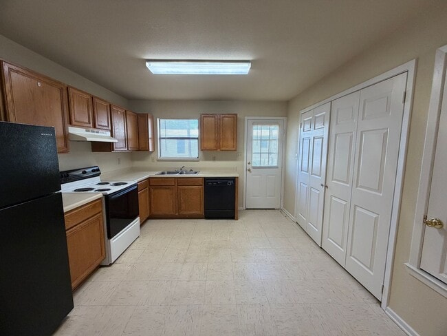 Building Photo - 823 Dallas St