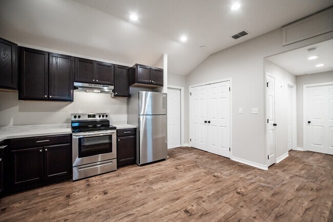 Foto del edificio - 803 S Main St