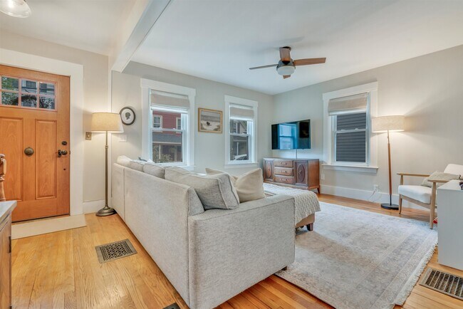 Foto del edificio - 15 Woodbury Ave