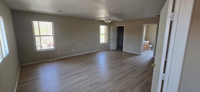Foto del edificio - 2369 E 35th Ave