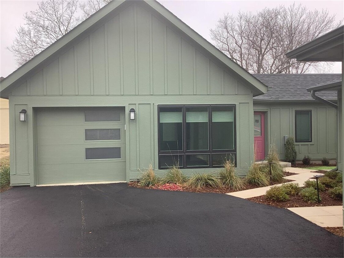 Front View of Unit. - 702 Union St