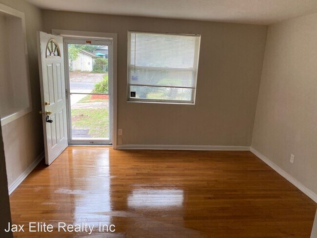 Foto del edificio - 3 br, 1 bath House - 3541 College Street