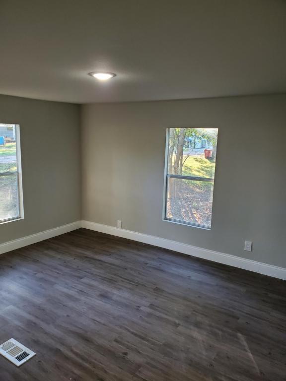 Building Photo - 309 W Gentry St