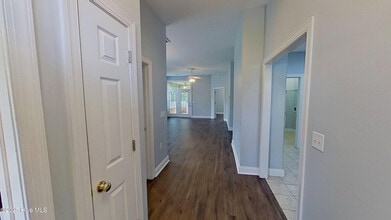 Building Photo - 620 Elfin Ct