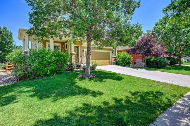 Foto del edificio - 5 bedroom, 4 bath home with 2 car attached garage