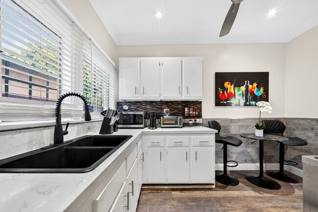 Foto del edificio - 5919 Lexington Ave