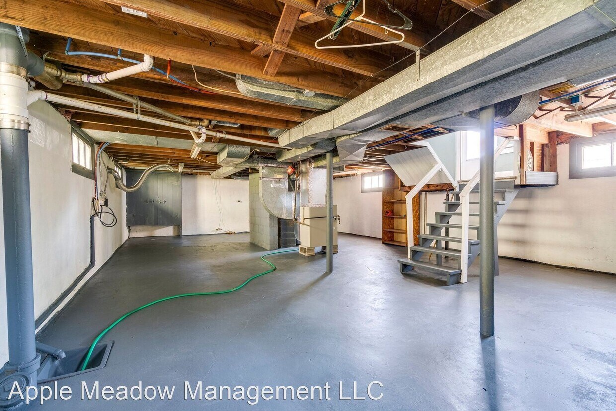 Primary Photo - 3 br, 1 bath House - 564 S Detroit Ave