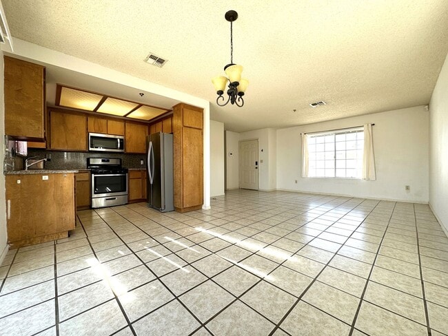 Building Photo - AVAILABLE NOW!!! 2 Bedroom / 1 Bath House ...
