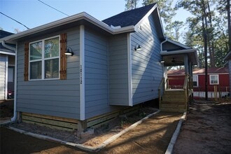 Building Photo - 10110 Barberry St