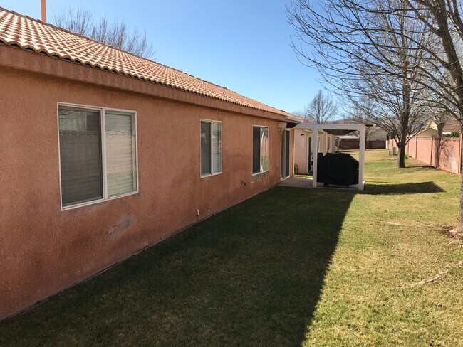 Foto del edificio - 524 S Indian Hills Dr