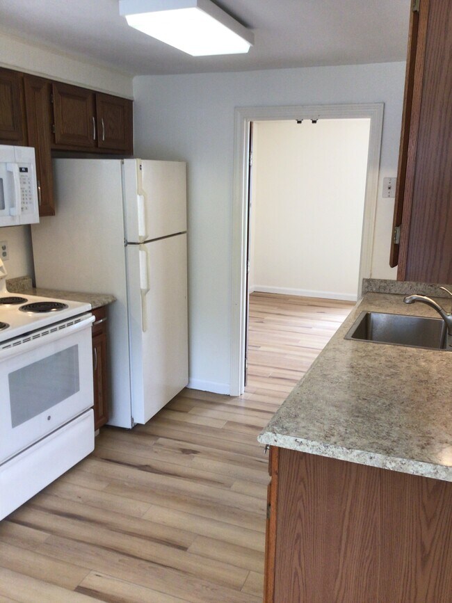 Kitchen, 1st fl. - 16 Christopher Dr