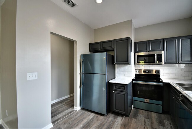 Building Photo - 2820 Herschel St
