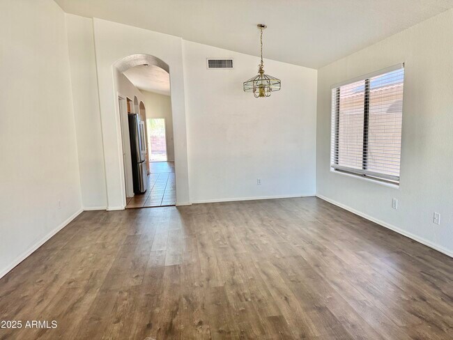 Building Photo - 542 N 169th Ave