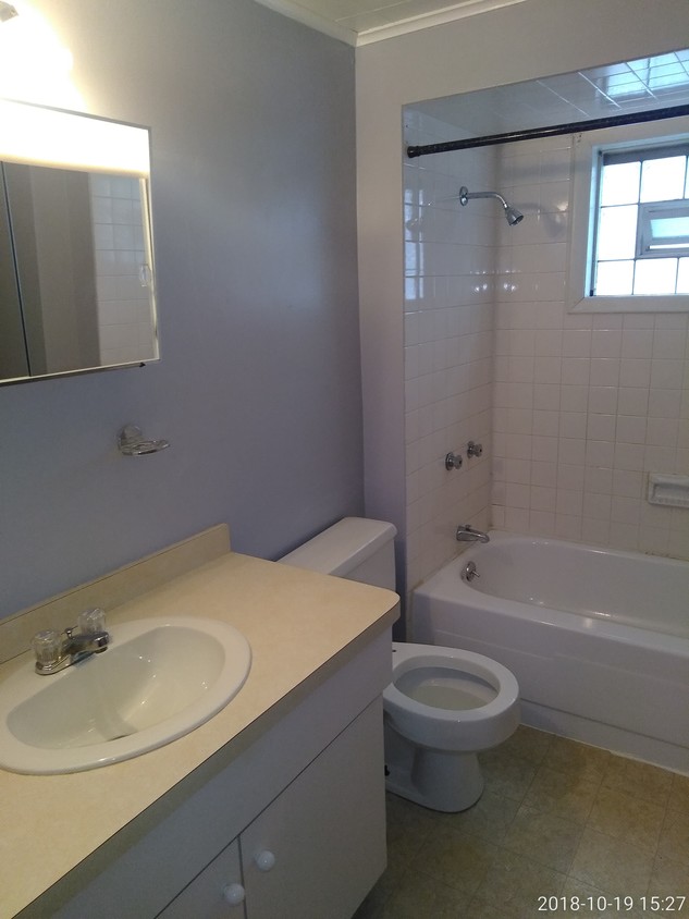 Bathroom - 53 Gold St