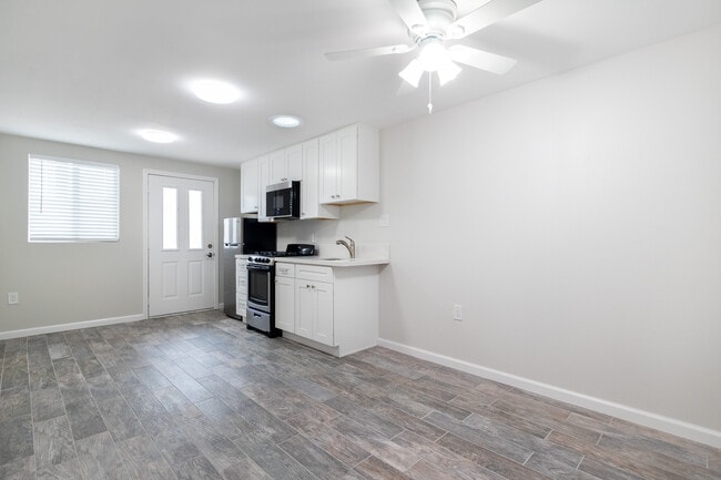 Foto del edificio - 582 Douglas St