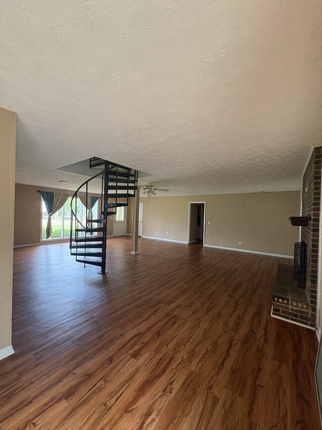 Foto del edificio - 1605 Clyde Blvd