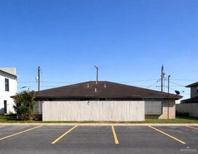 Building Photo - 10 Campeche Dr