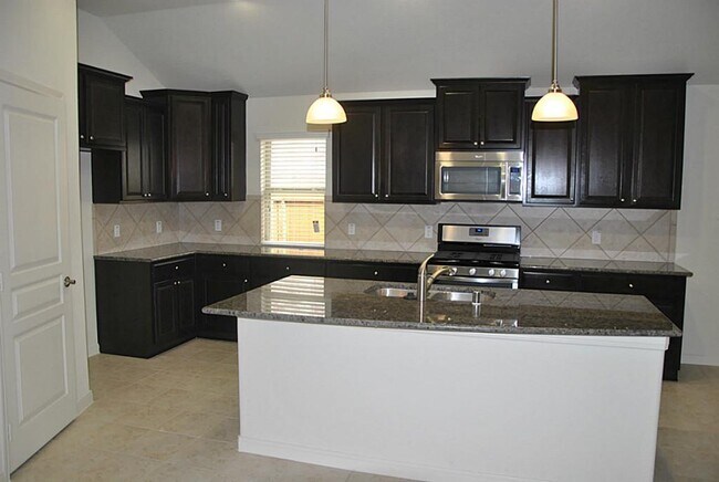 Foto del edificio - 4215 Canton Crest Dr