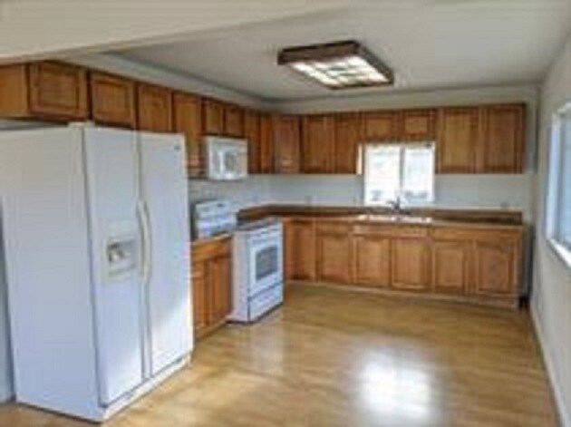 Building Photo - 809 Paani St