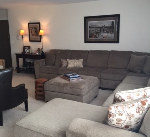 Foto del edificio - 324 Silverwood Ct