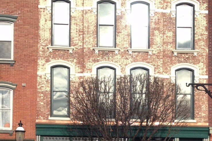 Primary Photo - 121 Main St