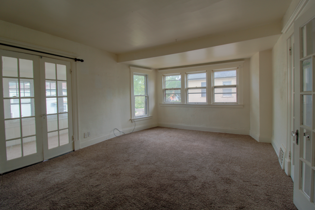 Building Photo - 809 Oak St