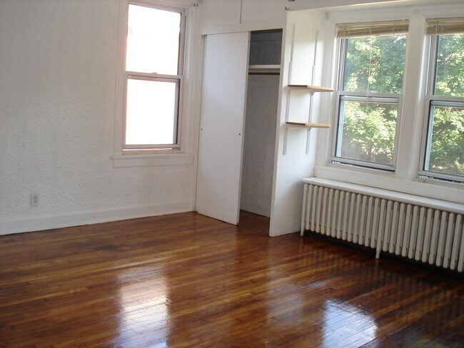 Foto del edificio - 5626 Wilkins Ave