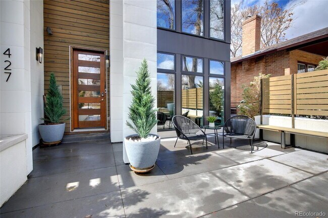 Foto del edificio - 427 Milwaukee St