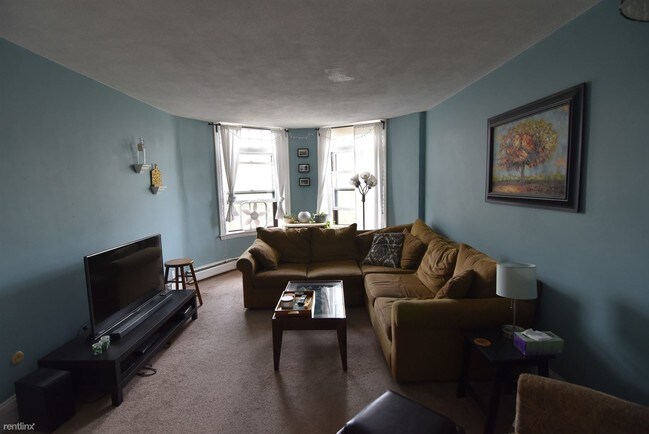 Foto del edificio - 1819 Beacon St