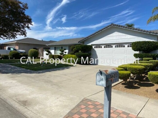 Foto del edificio - Beautiful 3 bedroom home in Hollister, CA!
