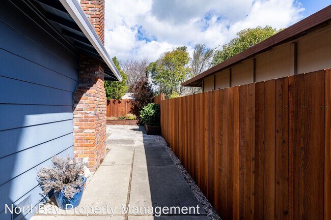 Foto del edificio - 3 br, 2 bath House - 421 Ely Blvd S.