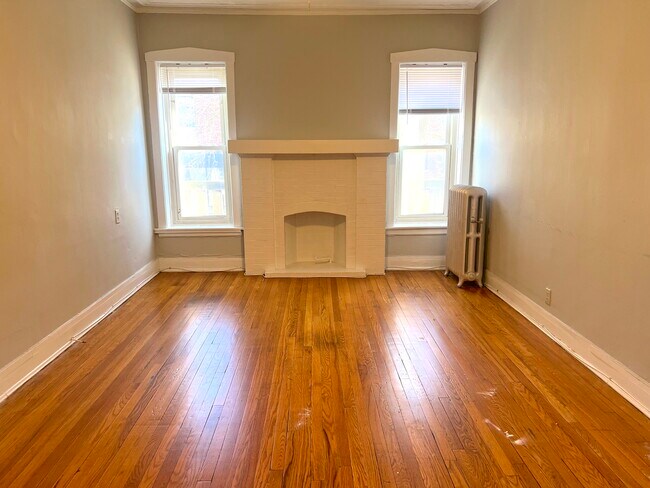 Foto del edificio - 6540 N Lakewood Ave