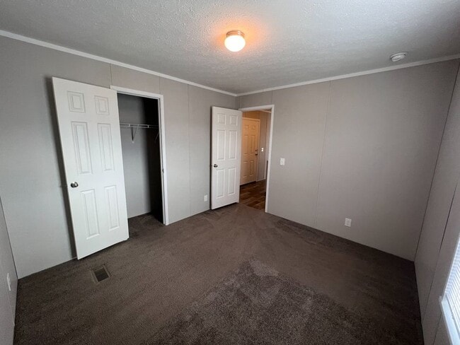 Building Photo - 2402 Catalpa St