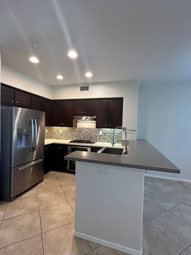 Foto del edificio - Move in special !!! $1000 off first month rent on approved credit with a 1 year lease.