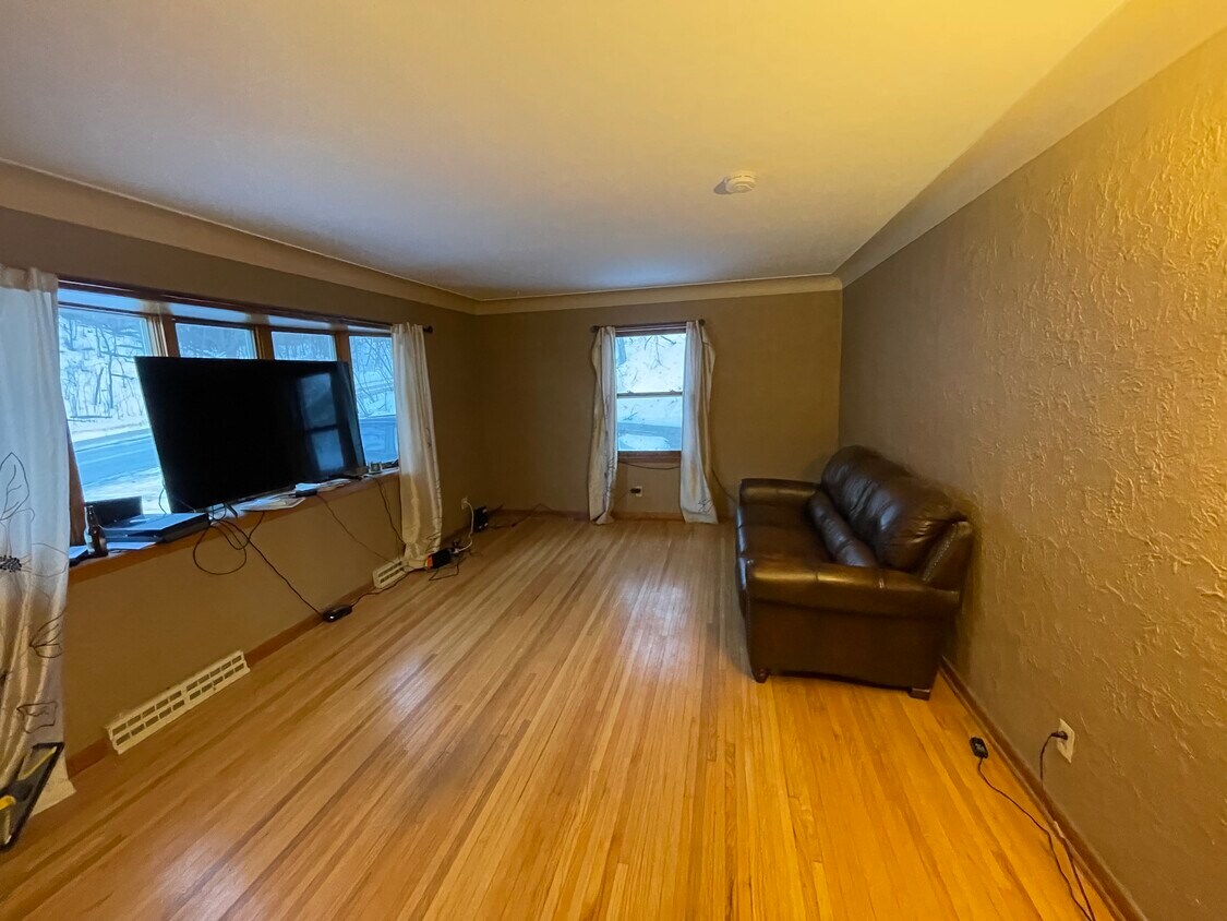 513 7th St, Hudson, WI 54016 House for Rent in Hudson, WI