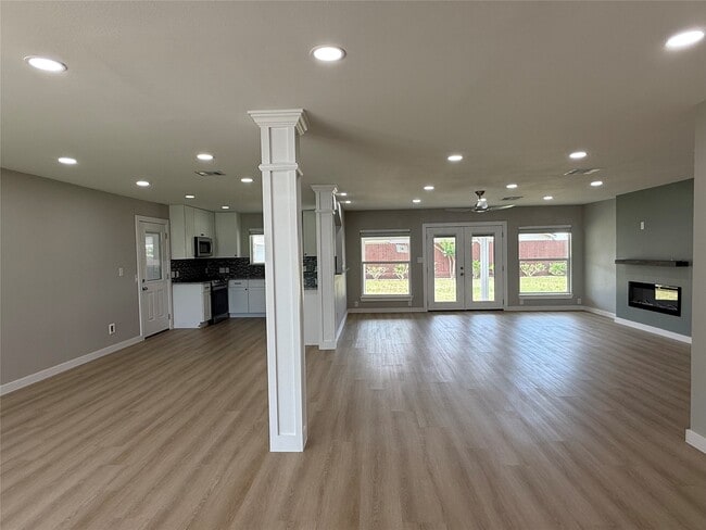Building Photo - 8303 Fawndale Ln