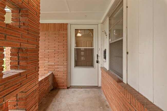 Building Photo - 1027 Stonecrest Dr