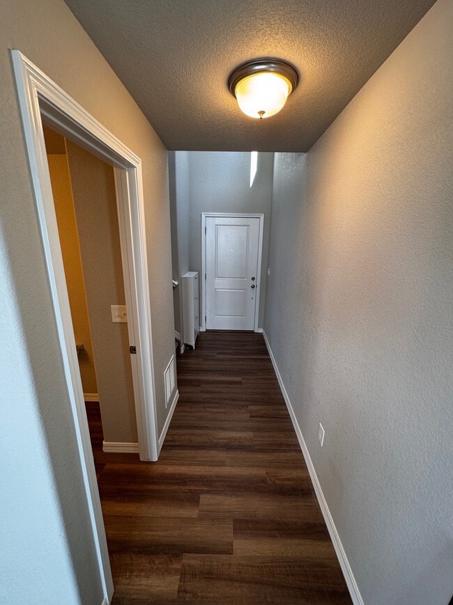 Entrada - 10831 Rowena Wy