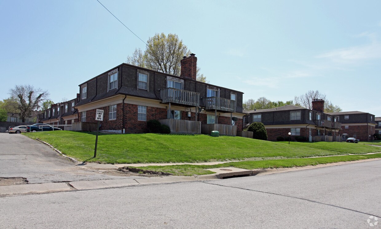 Cherbourg Apartments Apartments in Overland Park, KS