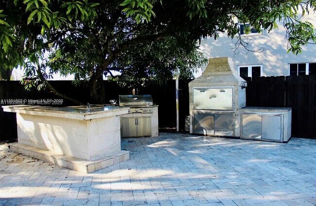 Foto del edificio - 6002 SW 166th Ct