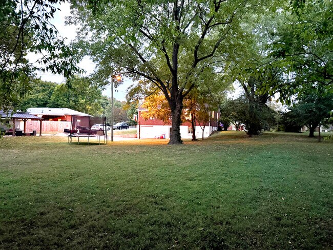 Foto del edificio - 214 Donelson Hills Dr