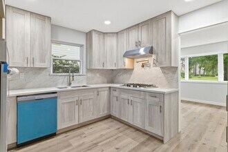 Building Photo - 15215 Parkville Dr