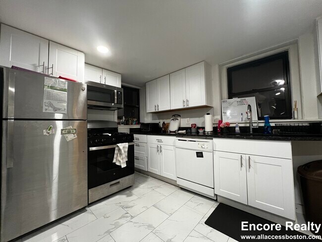 Foto del edificio - 16 Upland Rd