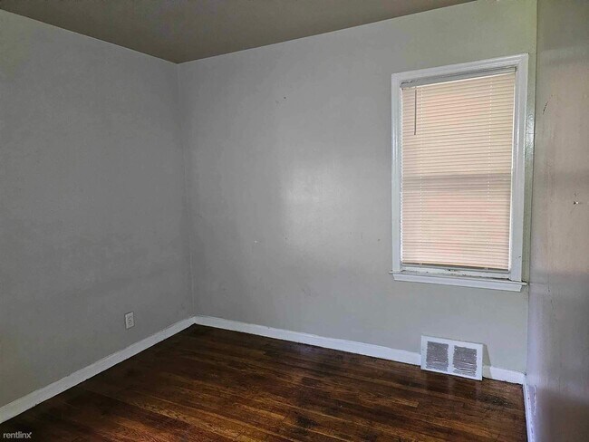 Building Photo - 3 br, 1 bath House - 18734 Kingsville St