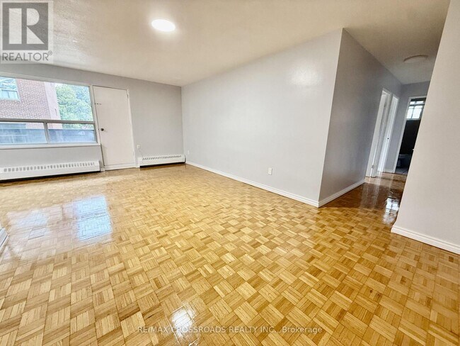 Photo du bâtiment - 1181 Ellesmere Rd