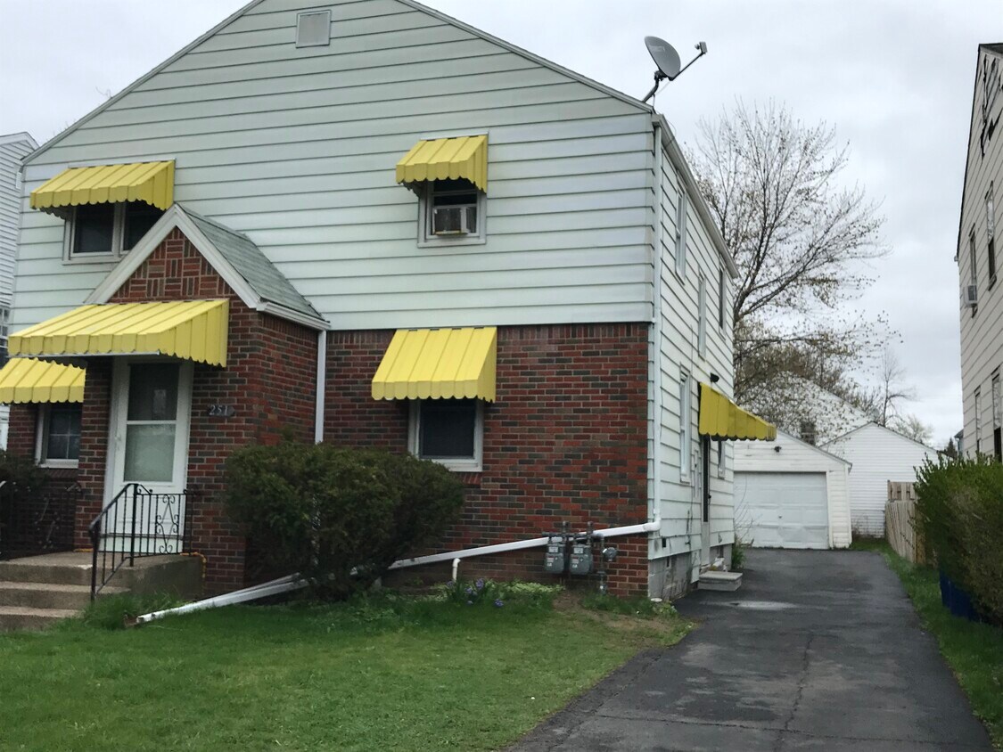 Primary Photo - 251 Springville Ave