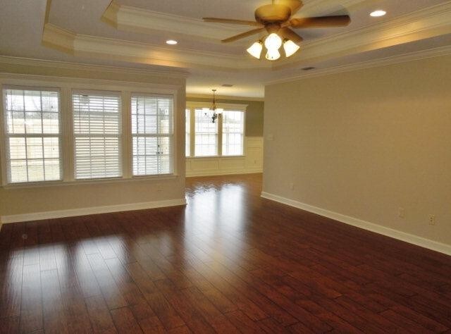 Foto del edificio - Beautiful 4-Bedroom Home with Fenced Yard ...